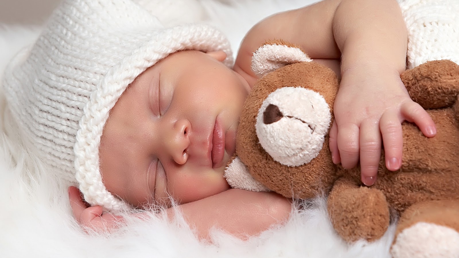 Lullaby sleep consultant Baby hug teddy bear and sleep HD image free download - Lullaby sleep consultant